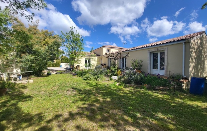 Maison   LAURENS  154 m2 449 000 € 